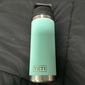 Yeti medium sized water bottle
